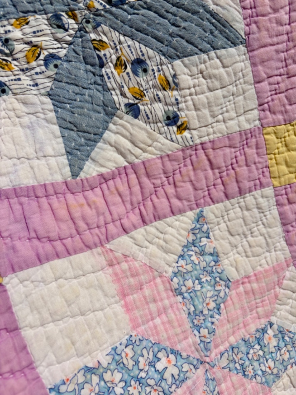 Vintage Hand Quilted Pinwheel Patchwork Quilt 57.5" x 70" – Pastel Cottagecore - Picture 7 of 17